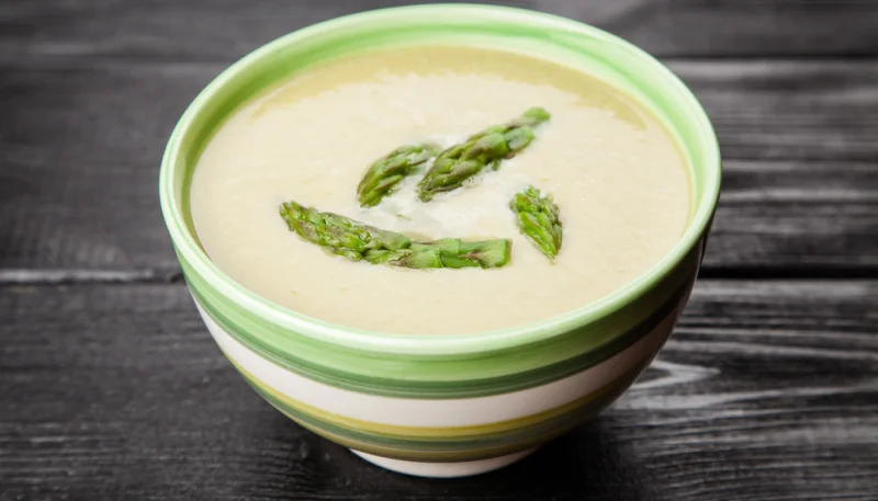 Soupe glacée aux asperges