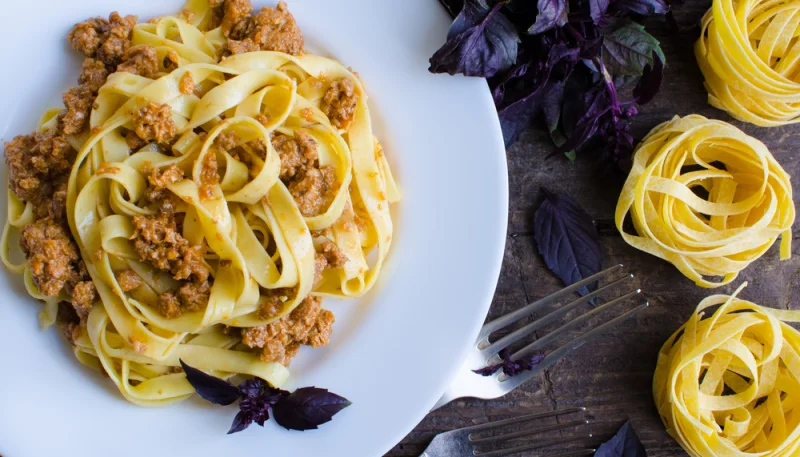 Tagliatelles à la bolognaise végétarienne