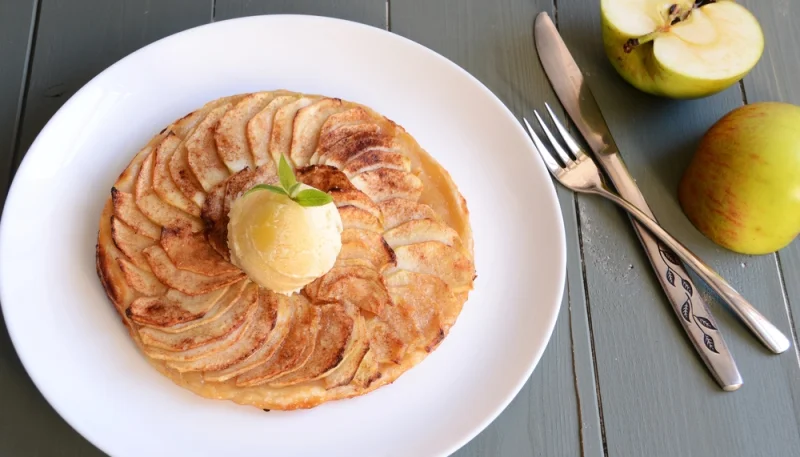 Tartelettes aux pommes et glace à la vanille