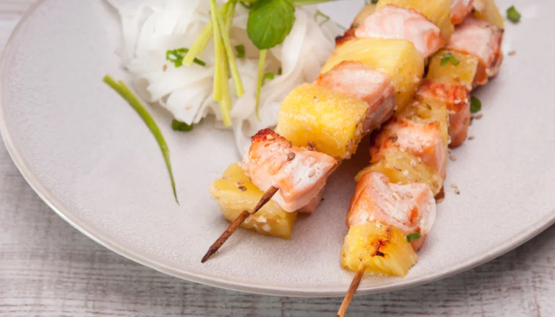 Brochettes de saumon à l’ananas