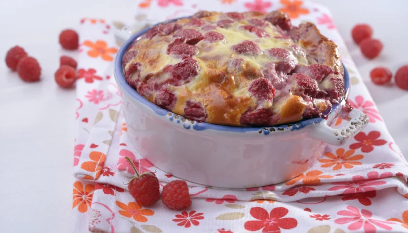 Clafoutis aux framboises et à la poudre d’amandes