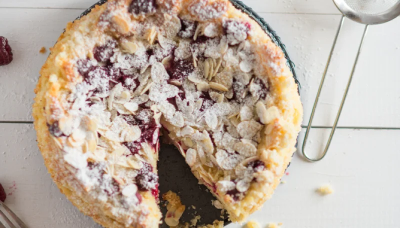 Gâteau à la framboise et aux amandes