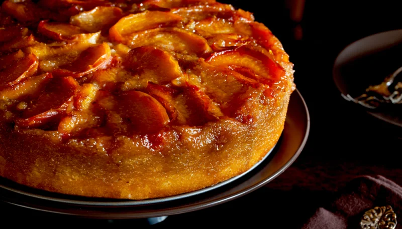 Gâteau aux pêches caramélisées