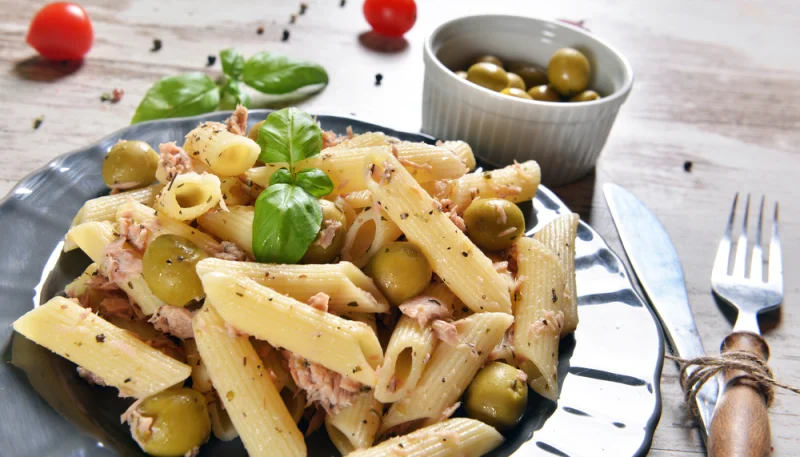 Salade de pâtes thon et olives vertes