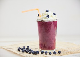 Smoothie à la vanille et aux myrtilles