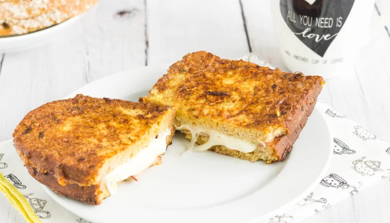 Toasts aux oeufs et au fromage