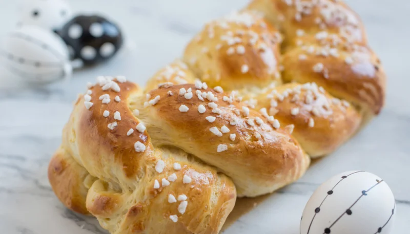 Brioche tressée à la fleur d’oranger