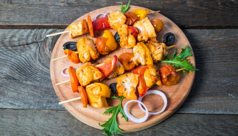 Brochettes de poulet aux olives