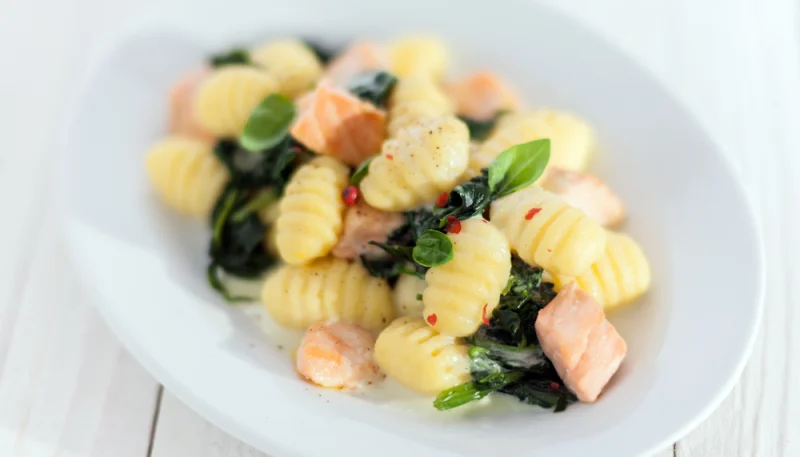 Gnocchis au saumon fumé et épinards
