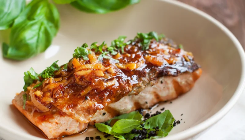 Pavé de saumon au basilic et sa sauce gingembre