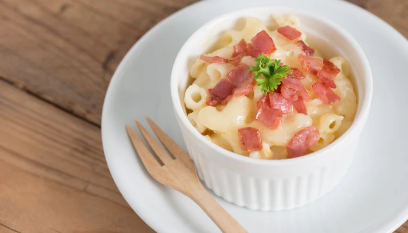 Petits gratins de macaroni au jambon et gruyère