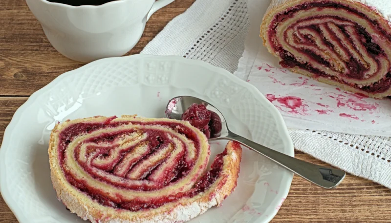 Roulé à la confiture de framboises