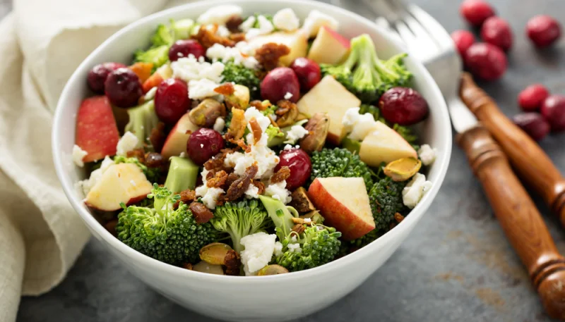 Salade brocoli pomme canneberge