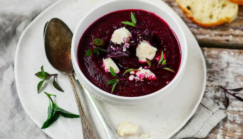 Soupe froide de betterave et feta
