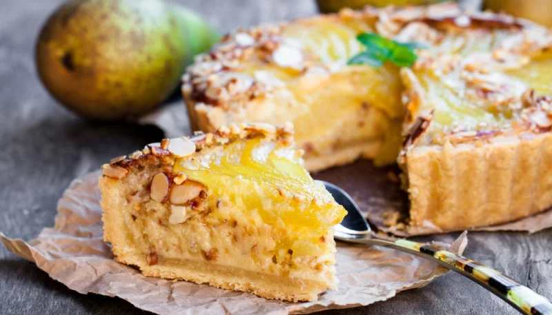 Tarte aux poires, raisins et miel