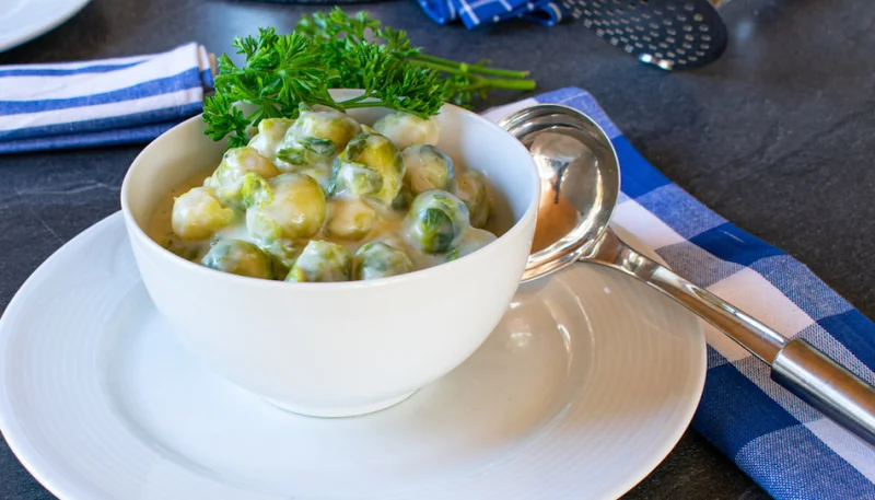 Choux de Bruxelles à la crème et à la moutarde