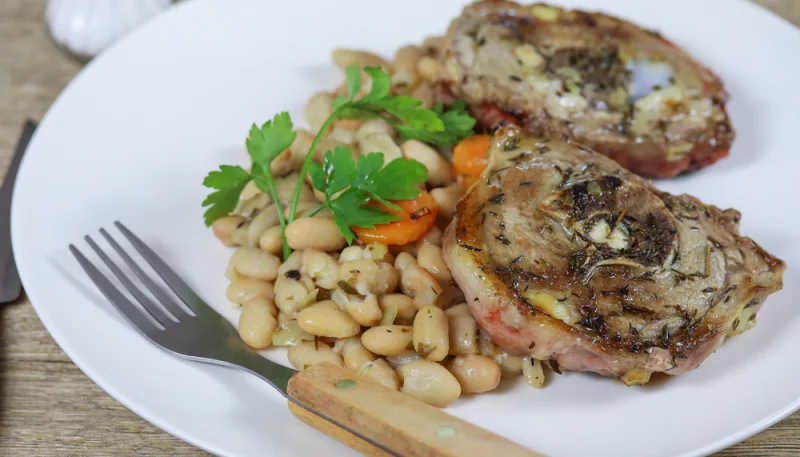 Côtes d'agneau aux haricots blancs