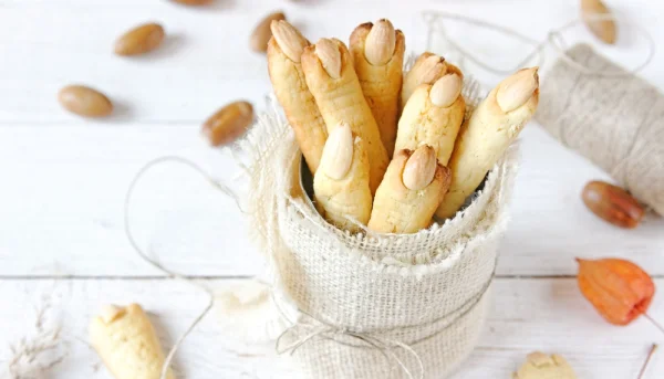 Doigts de sorcière légers d'Halloween