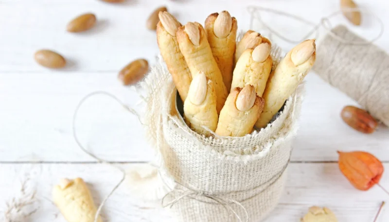 Doigts de sorcière légers d'Halloween