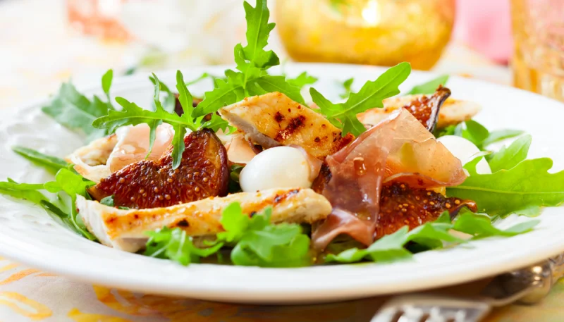 Salade d'automne sucrée salée au poulet