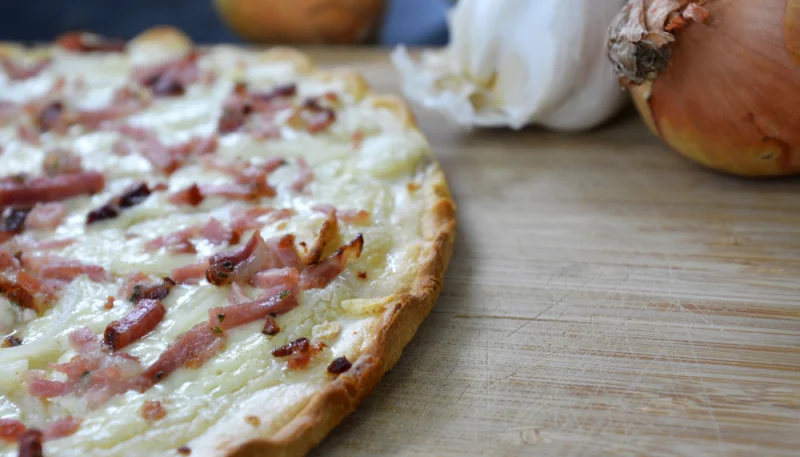 Tarte flambée alsacienne (Flammekueche)