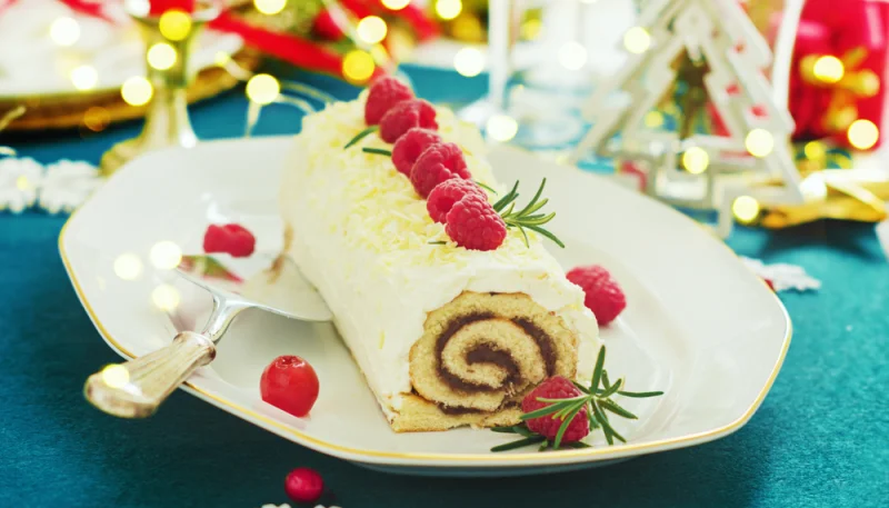 Bûche au mascarpone, framboise et chocolat blanc