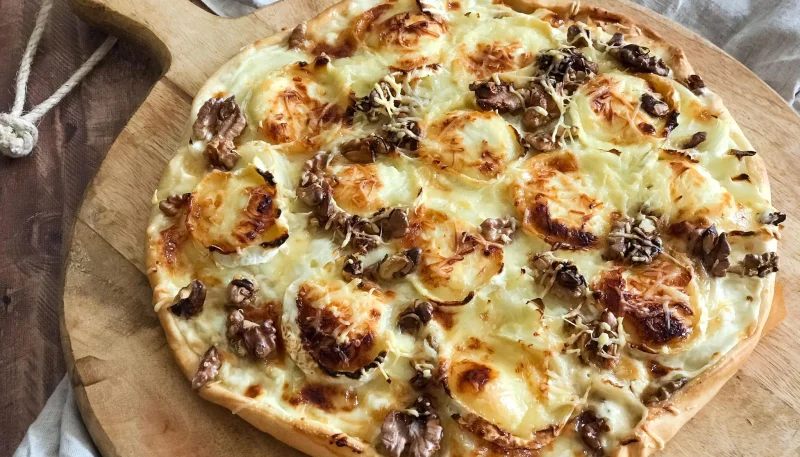Pizza chèvre miel et noix