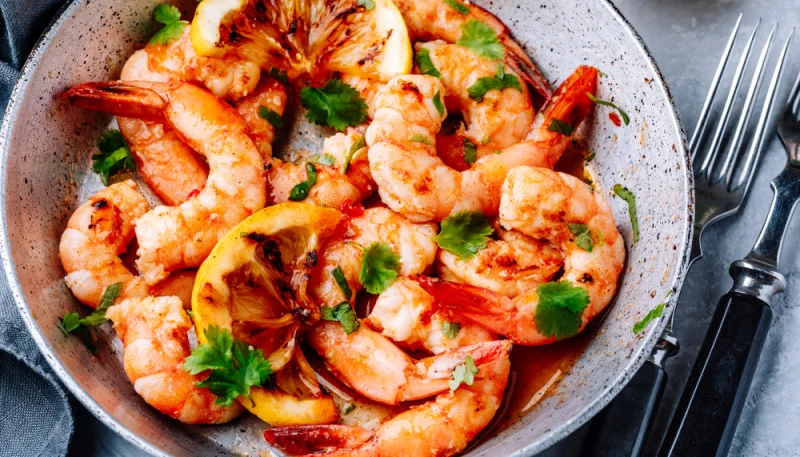 Poêlée de gambas au miel, gingembre frais et oranges