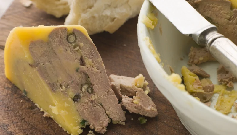 Terrine de foie gras au cognac et au poivre