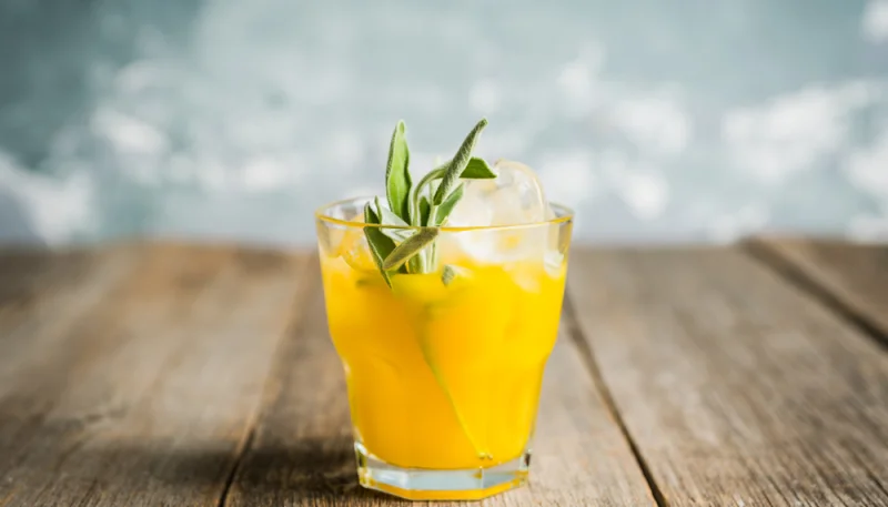 Boisson sauge-citron