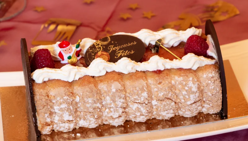 Bûche à la mangue et aux framboises