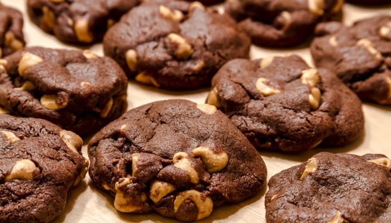 Cookies au chocolat noir et aux noisettes