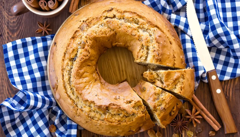 Gâteau moelleux aux épices et raisins secs