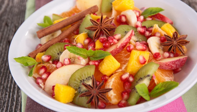 Salade de fruits de Noël à la cannelle