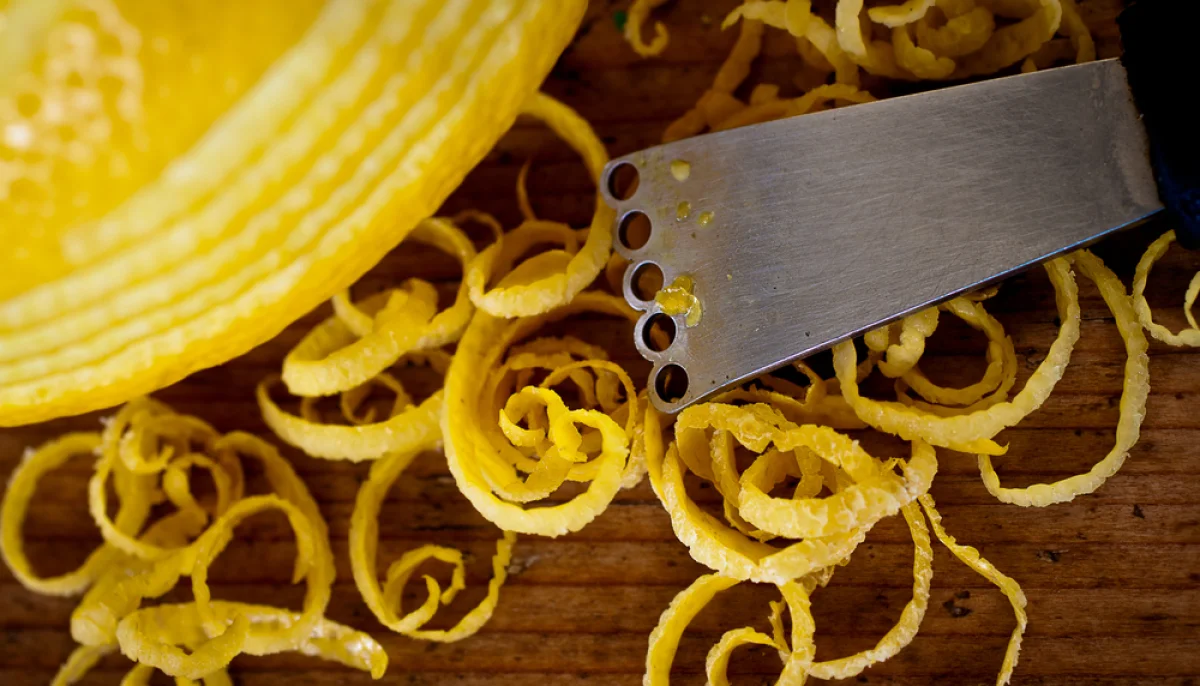 Faire des zestes à utiliser plus tard