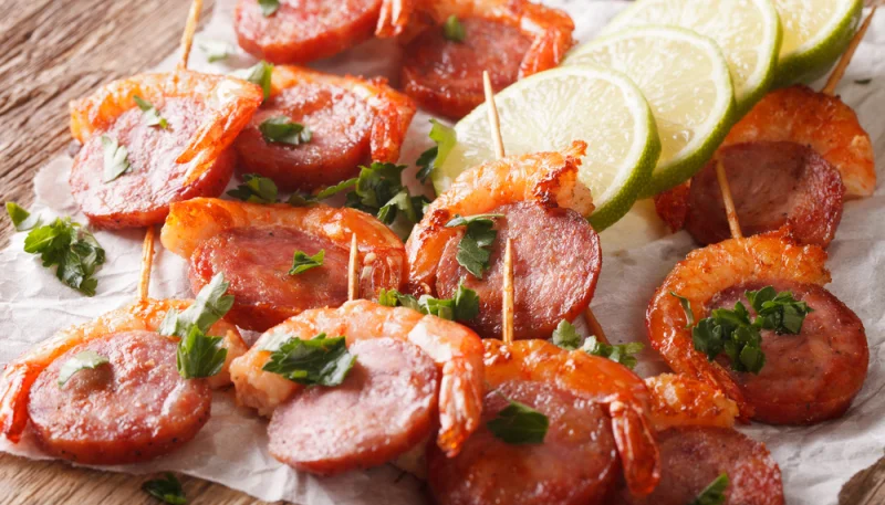 Brochettes de crevettes au chorizo et persil