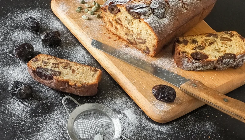 Cake aux dattes et aux noisettes
