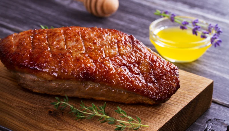 Magret de canard parfumé au gingembre et au miel