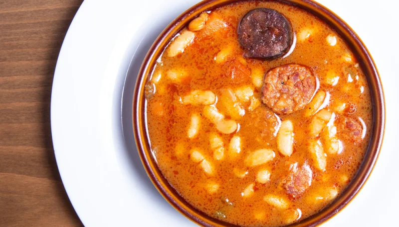 Soupe épicée aux haricots blancs