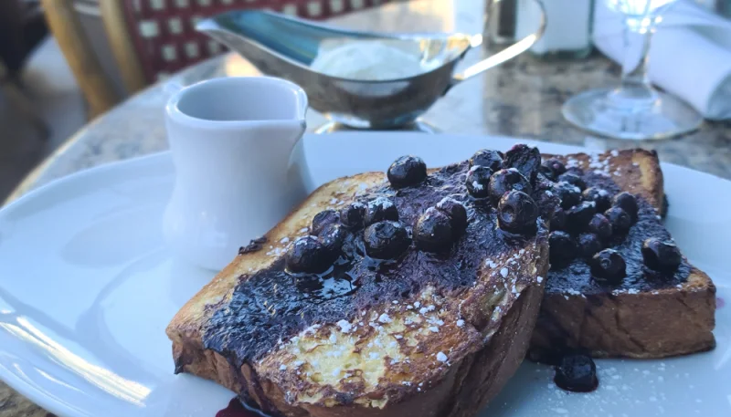 Brioche perdue aux fruits noirs