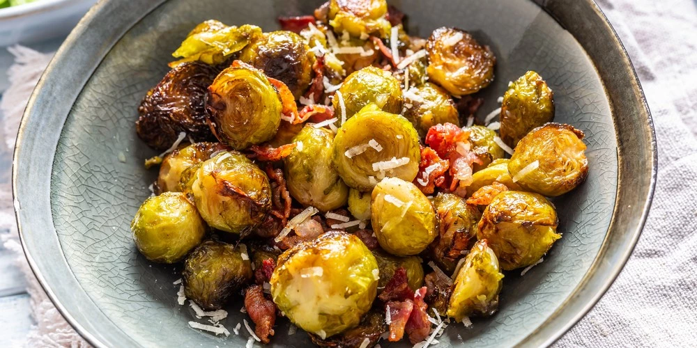 Recette Choux de Bruxelles rôtis au parmesan et bacon facile | Mes