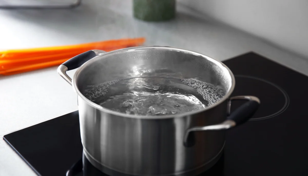Eviter que l'eau déborde d'une casserole