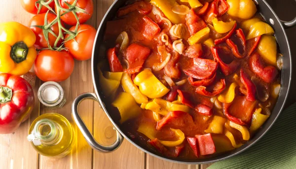 Poêlée de tomates, poivron et thon