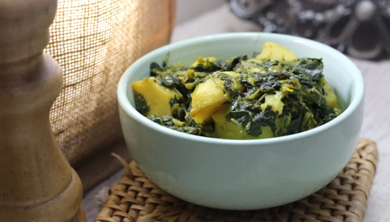 Ragoût de pommes de terre et épinards