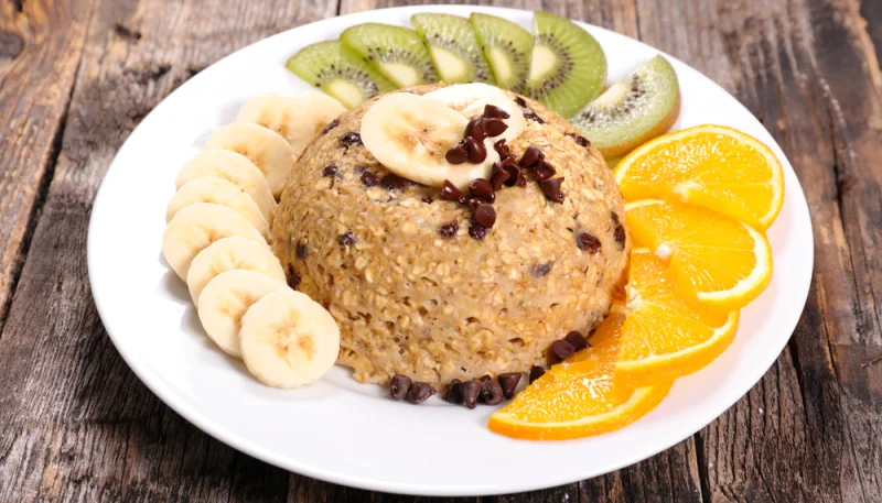 Bowl cake aux flocons d'avoine, banane et chocolat