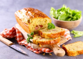 Cake à la feta aux lardons