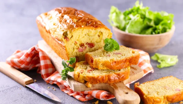 Cake à la feta aux lardons