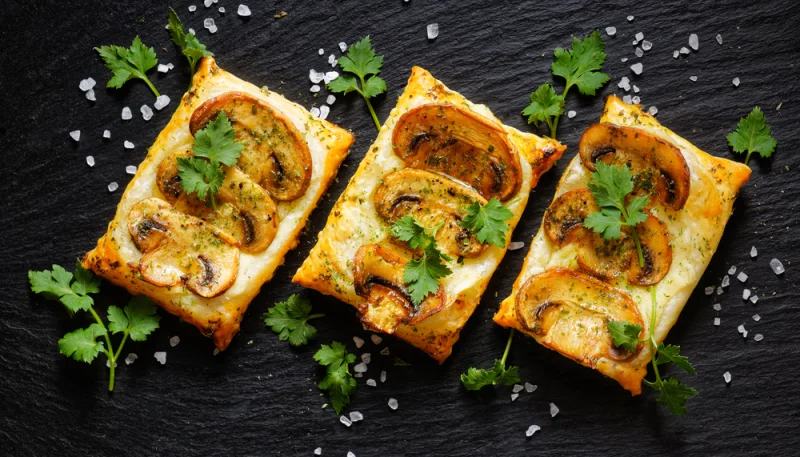 Feuilletés gratinés aux champignons et au fromage