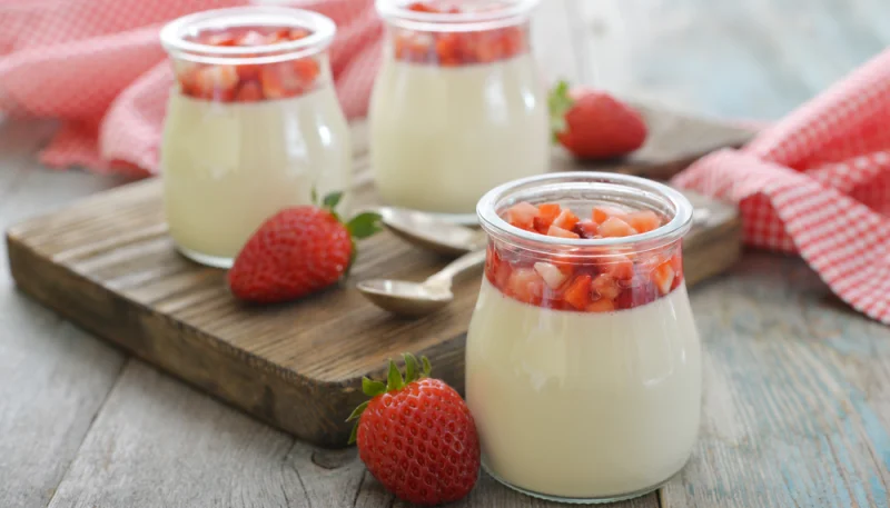 Panna cotta aux fraises et à la vanille
