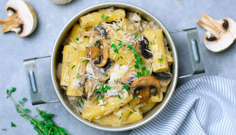Pâtes au thym et aux champignons
